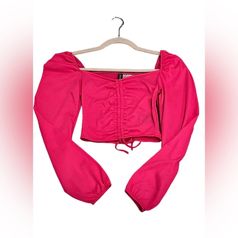 pink puffed-sleeve top